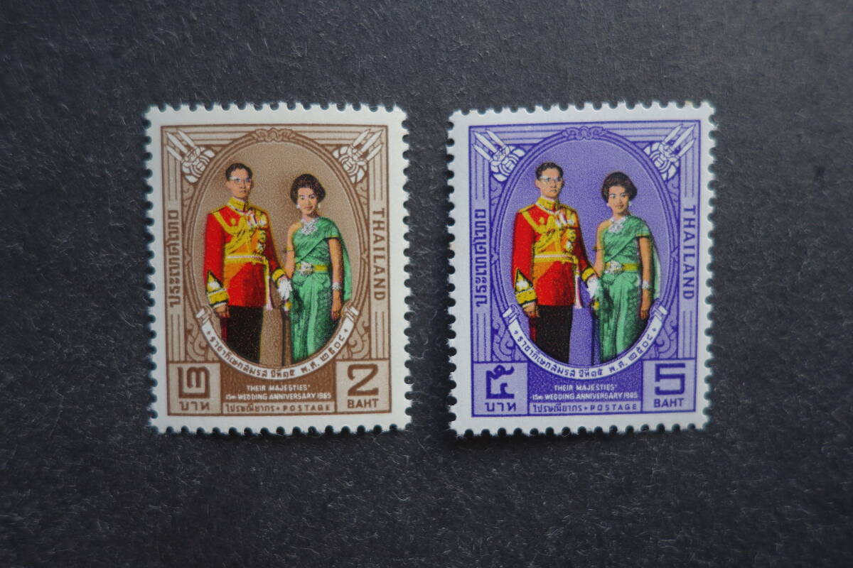 外国切手: タイ切手 「プミポン国王とシリキット王妃御成婚15周年」2種完 未使用拍卖