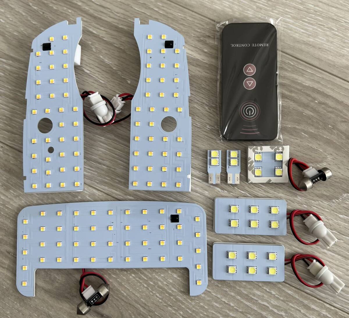 プリウス30系 α系 40系 LEDルーランプ ホワイト/電球色 10段階調整拍卖