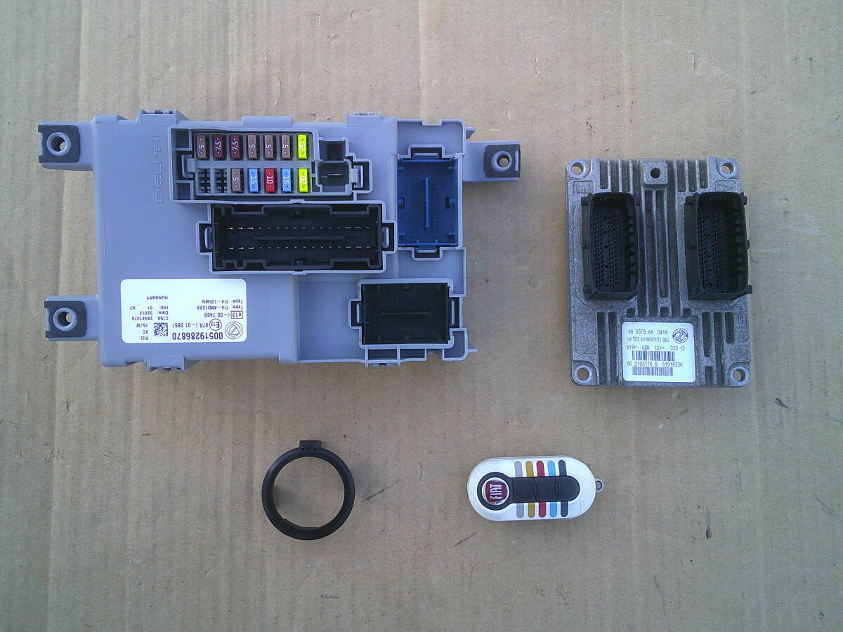 ★ フィアット500 FIAT 31212 エンジンコンピューター 51918336 ヒューズボックス 28341374 リモコンキー ★ FIAT 500C ポップ ラウンジ拍卖