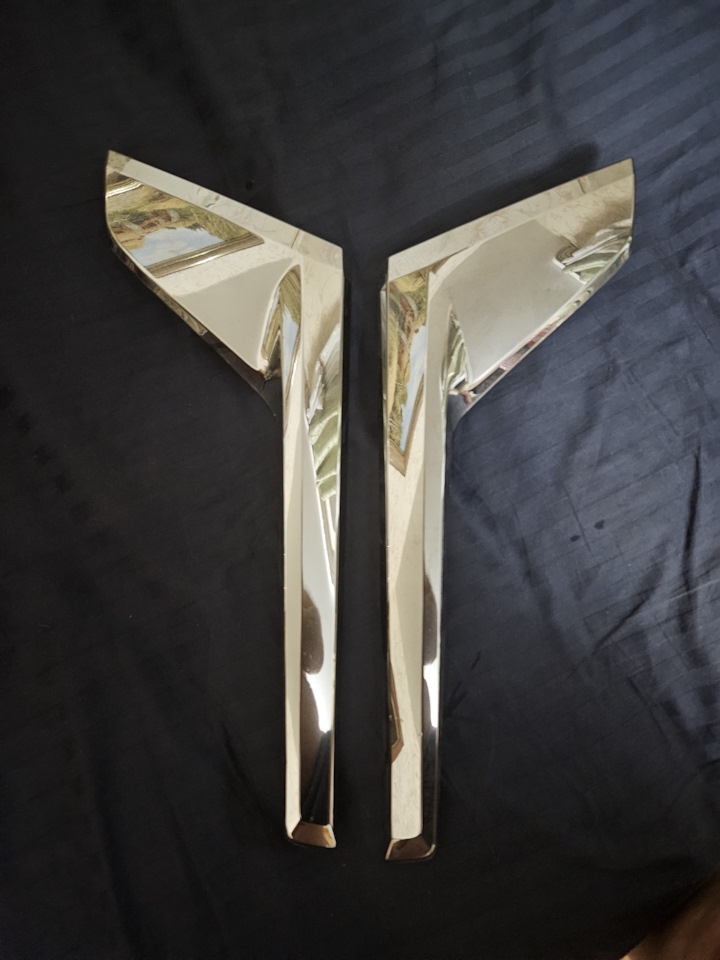 ■新品■トヨタ純正 200 ランクル ランドクルーザー ヘッドライトカバー ガーニッシュ メッキ 左右セット拍卖