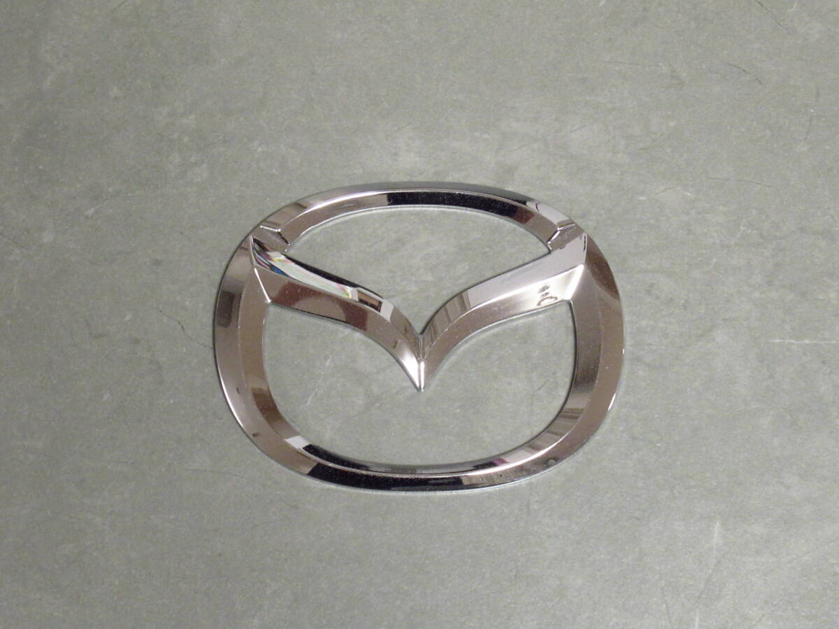 マツダ MAZDA/純正エンブレム/77811-68HD/大きさ 15mm×8.3mm×4mm(横×縦×厚み)拍卖
