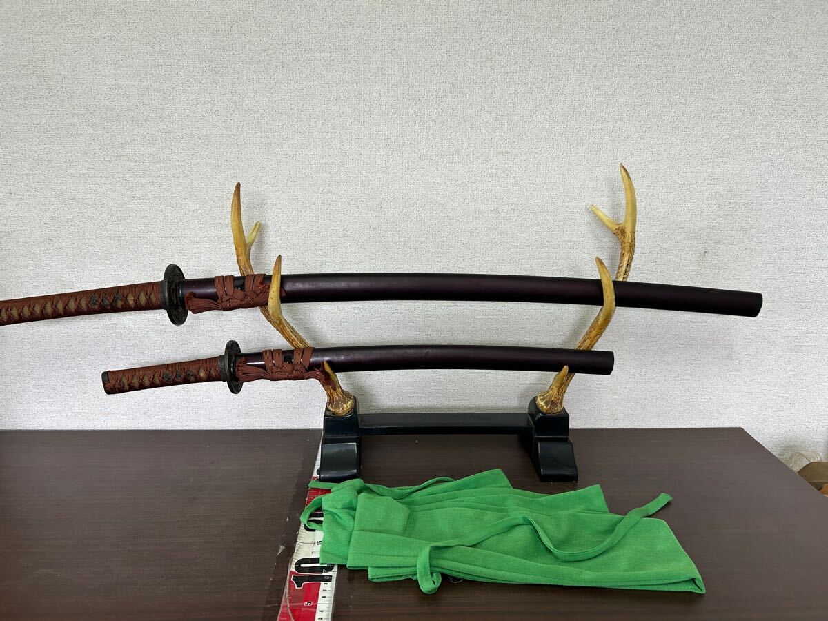 模造刀 日本刀 刀剣 コスプレ コレクション 刀掛け インテリア 模造刀掛け オブジェ 置物 武具 刀置き 刀台プラスチック製 鹿の角 鹿角/D-0拍卖
