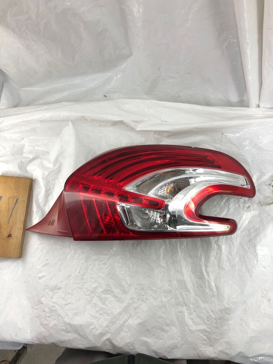 h11.28 綺麗 プジョー 208 テールライト A9HM01 純正 テールランプ右 Visteon79998D 右側運転席側拍卖