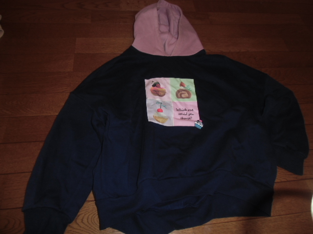 140 GU紺色トレーナー ピンクのフード付き拍卖