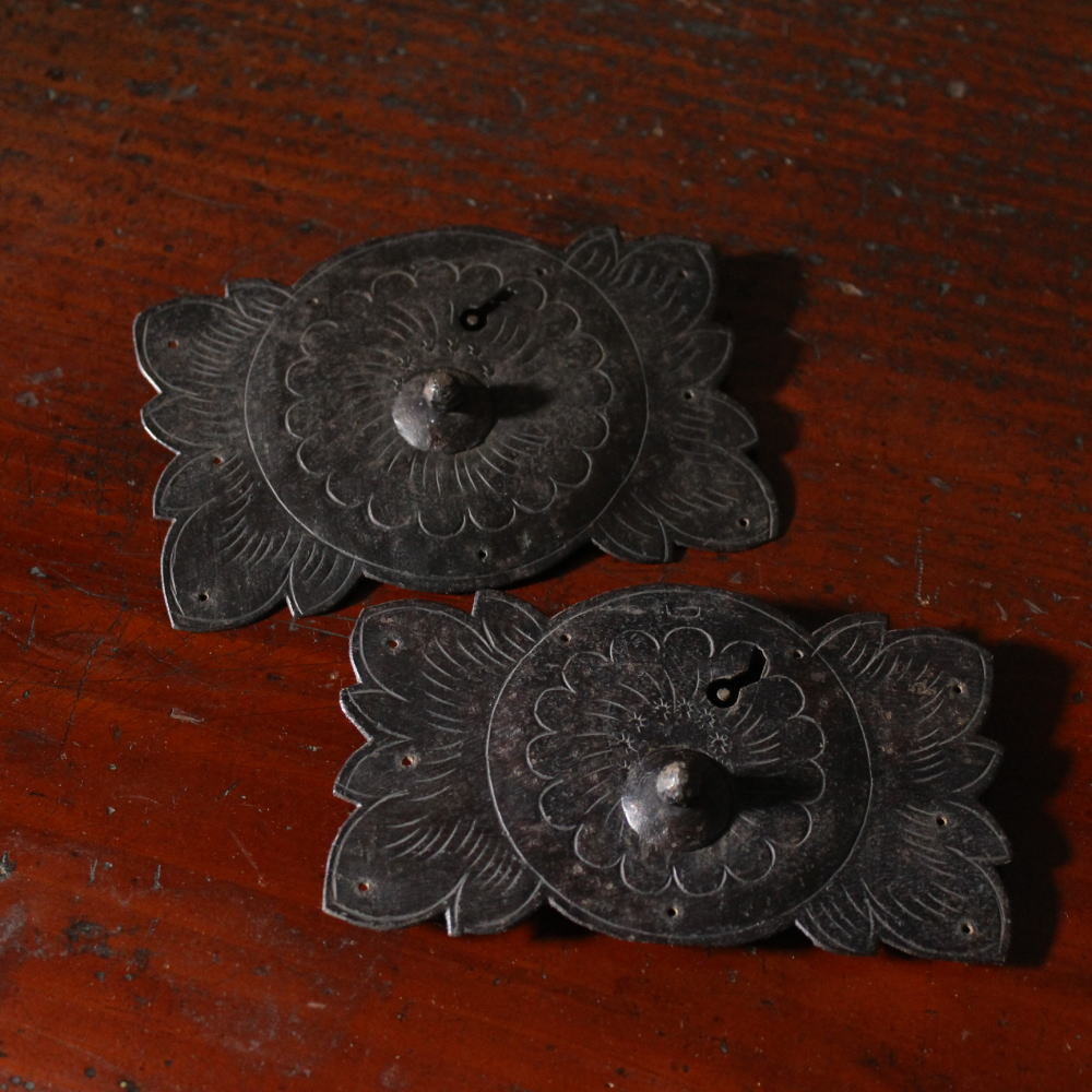 レトロ!アンティーク!仙台小箪笥の錠前金具 菊唐草/時代箪笥/古民具/インテリア/オブジェ/古道具/リペア/リメイク/東北/金具拍卖