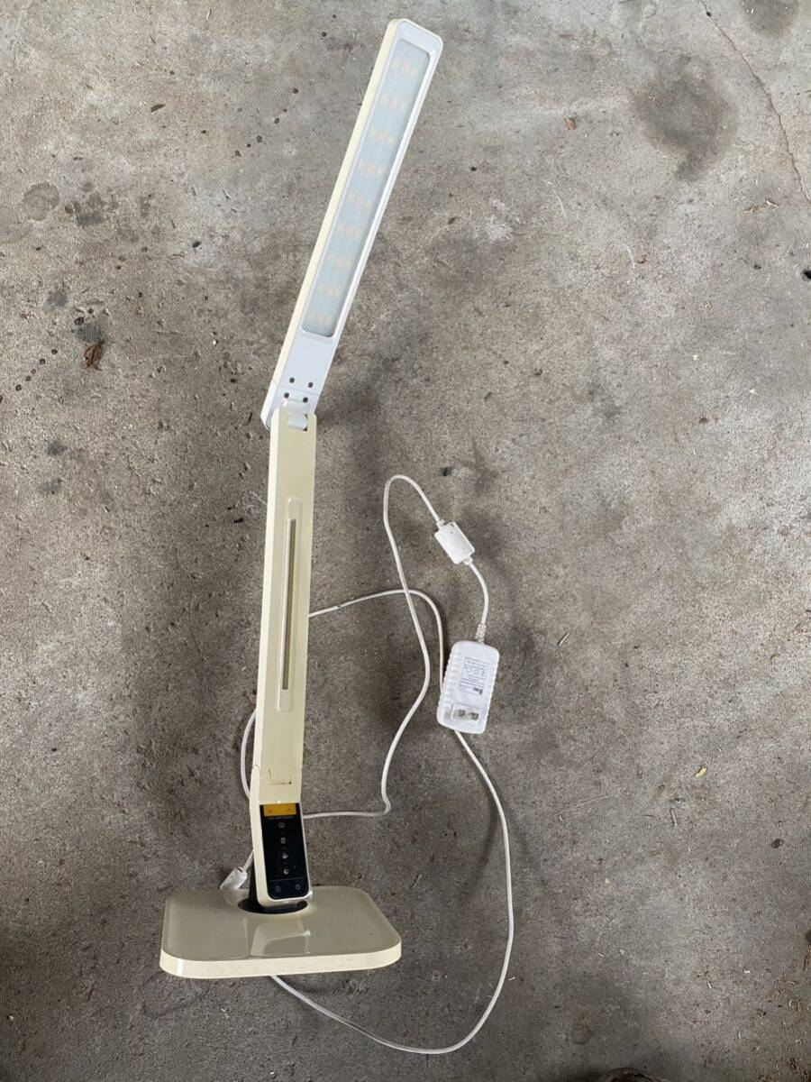 【送料無料】コスモテクノ LEDデスクライト CDS-90α 角度、光量調節可 拍卖