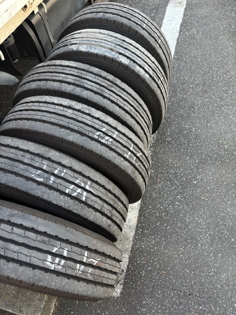 ヨコハマ(YOKOHAMA) サマータイヤ LT151R 205/75R16 113/111L キャンター エルフなど拍卖