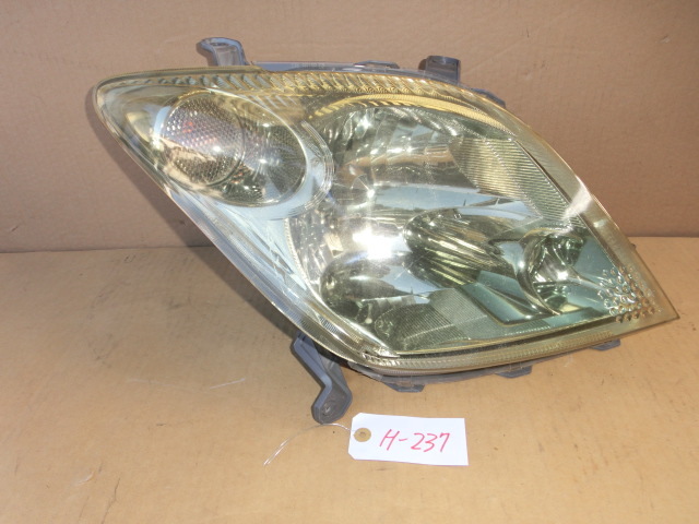 KP-703-6 希少・トヨタ 純正 NCP60 イスト 右 キセノンヘッドライト ICHIKOH拍卖