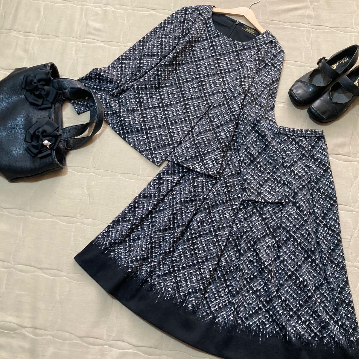 1376*大幅値下げ*レリアン 7*美品*タックスカートが綺麗!やや厚みのあるストレッチ素材セットアップ*サイズ7拍卖