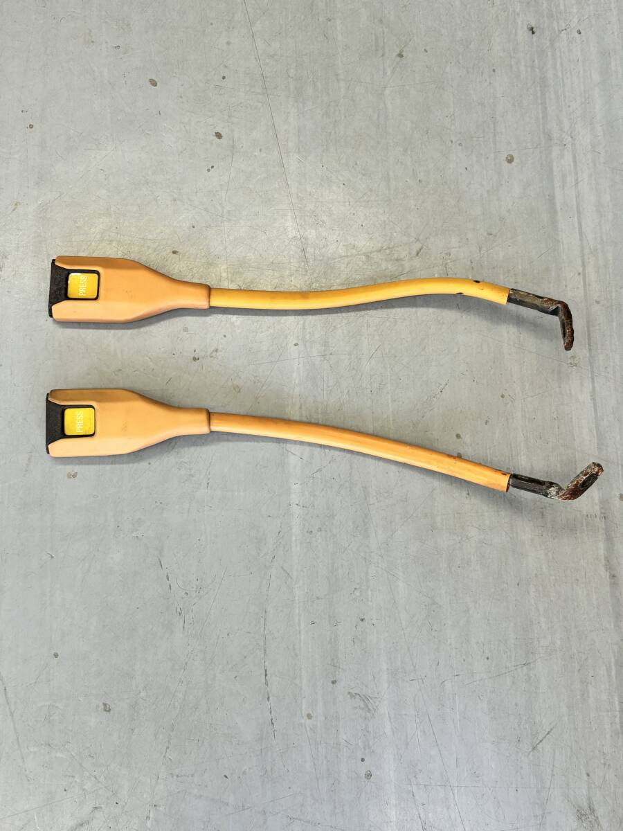 ダットサン 720 シートベルトアンカー フロント用(中古)拍卖