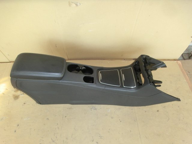 後期 B180 コンソール ボックス 平成28年 DBA-246242 W246 9万㎞ 即決あり拍卖