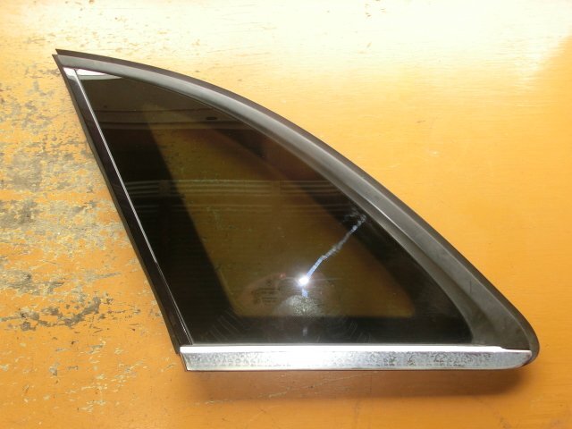 後期 B180 左 クォーター ガラス 平成28年 DBA-246242 モール付 サイド リア W246 9万㎞ 即決あり拍卖