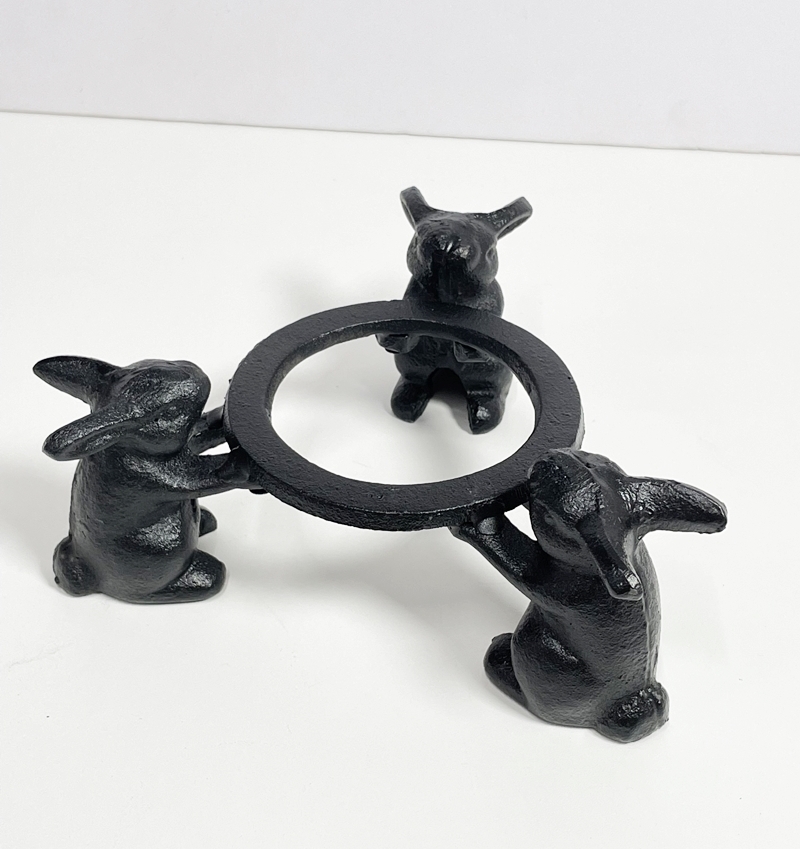 ★五徳 うさぎ アイアン 兎 雑貨 鉄 火鉢 台 プランター台 和モダン かわいい 可愛い ウサギ うさぎの五徳 手あぶり 受け台 雑貨 Z897拍卖