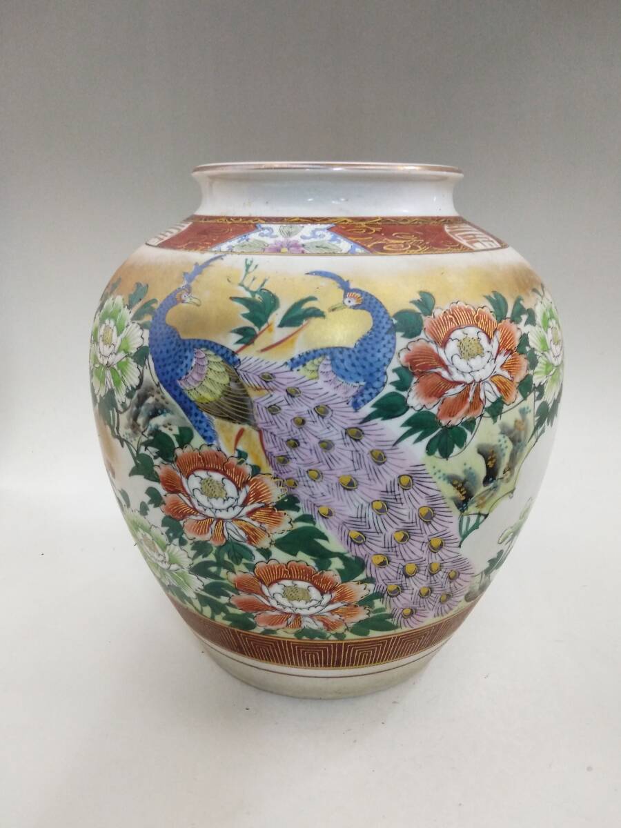 1101-0004 中古★九谷焼 クタニヤキ 秀山 九谷秀山 花瓶 孔雀拍卖