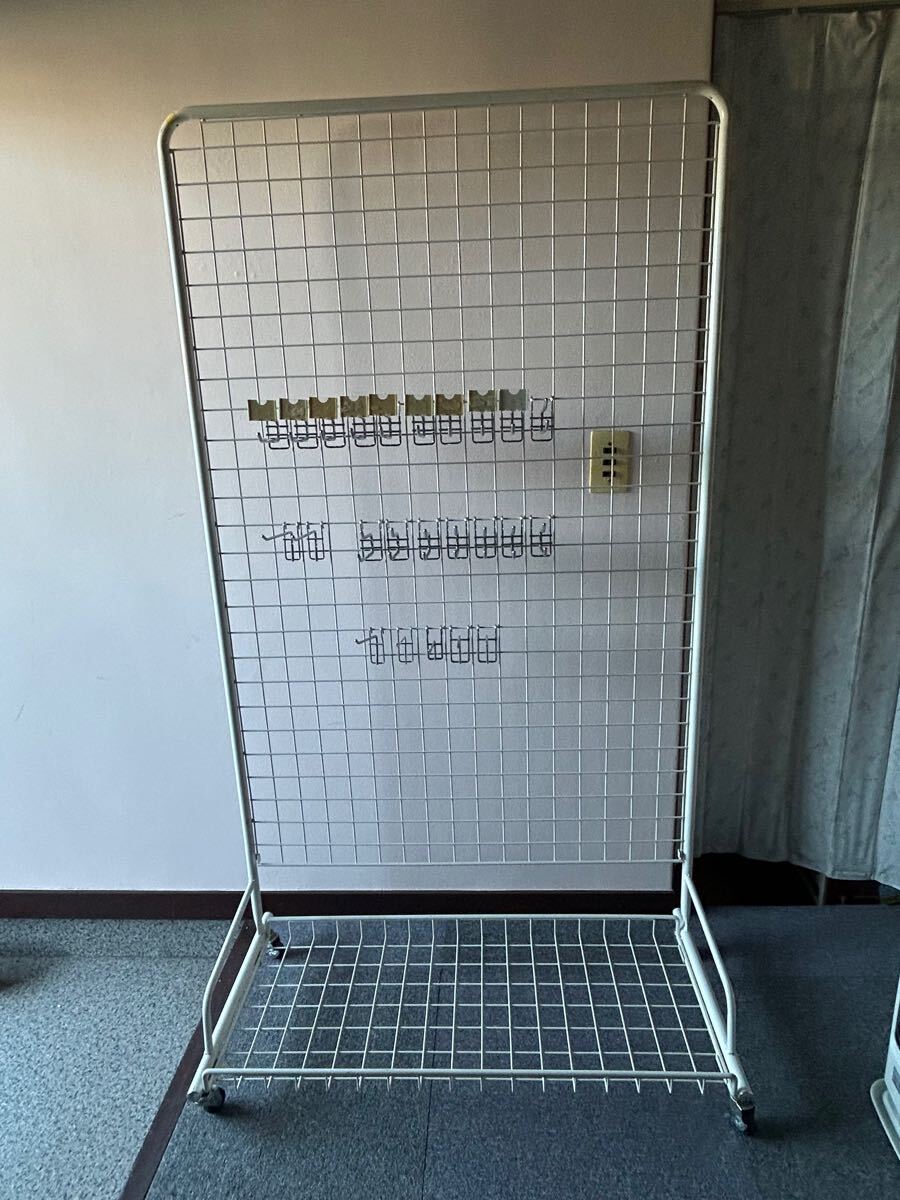 メッシュスタンド ネットスタンド ディスプレイ ネット什器 陳列 網棚 キャスター付き フック付き 岐阜市発拍卖
