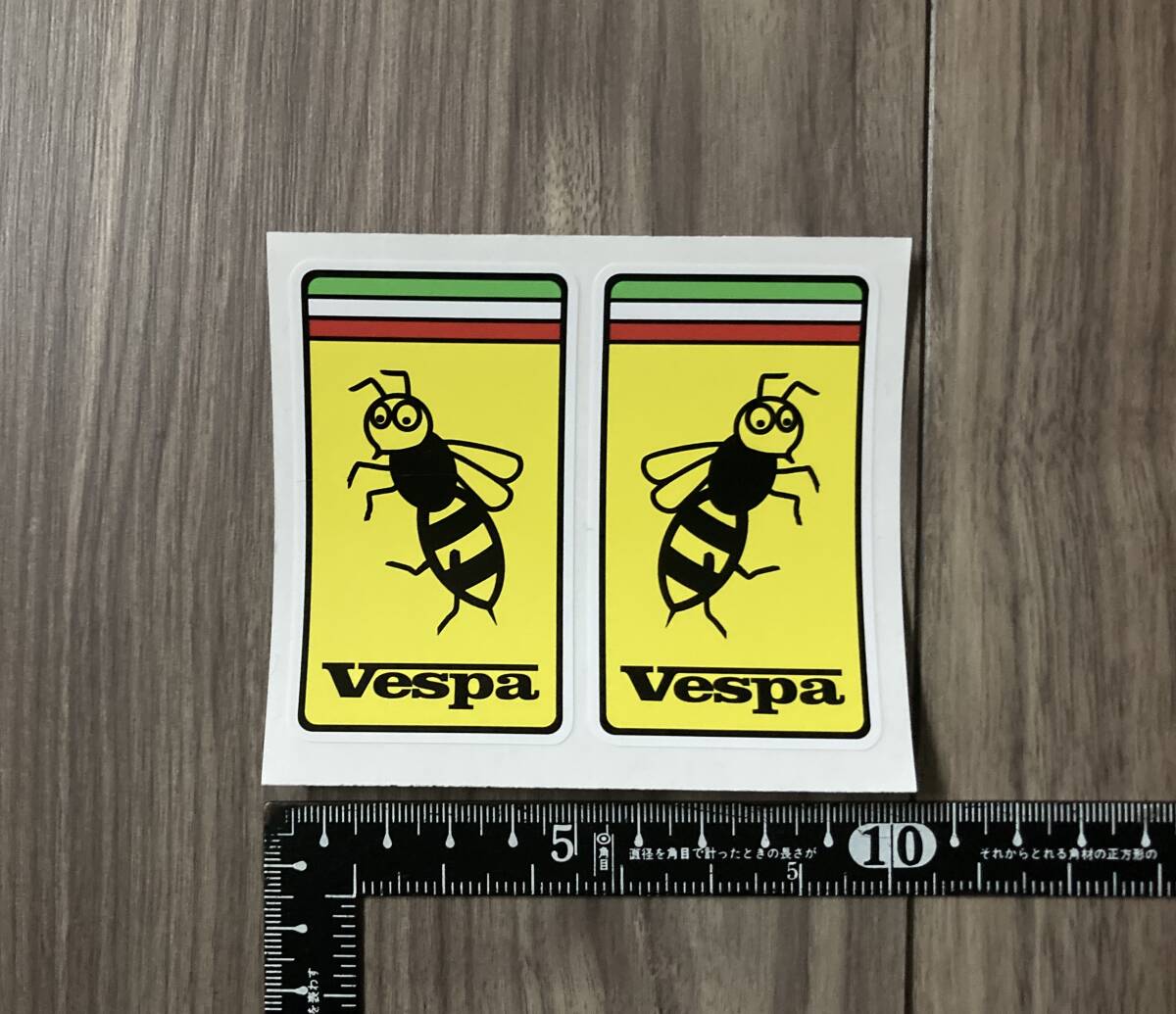 送料無料 Vespa ベスパ スクーター ステッカー ペアセット イエロー 45mm x 75mm拍卖