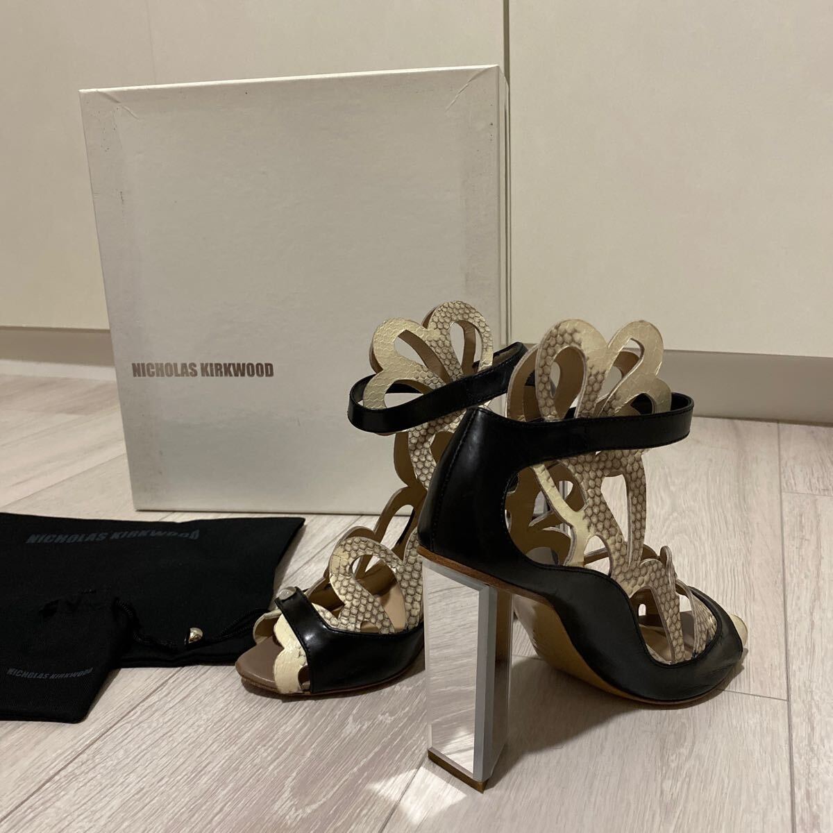 ニコラスカークウッド美品サンダル35拍卖