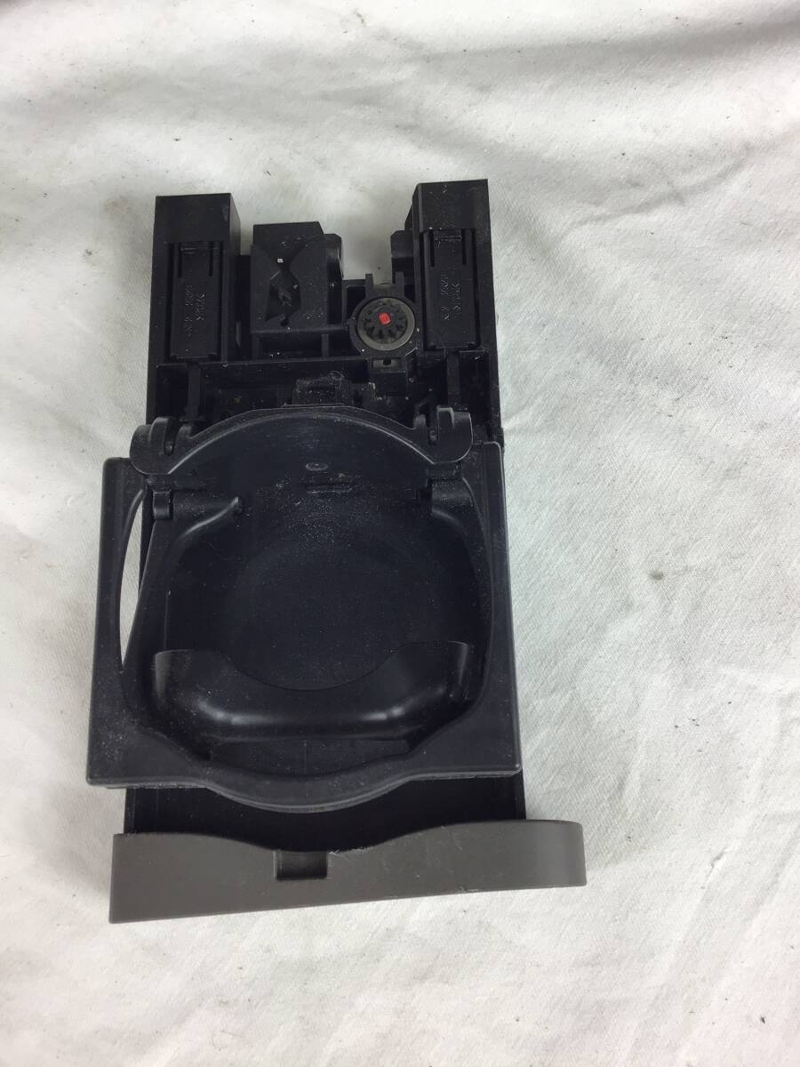 ダイハツ タント用 運転席側ドリンクホルダー拍卖