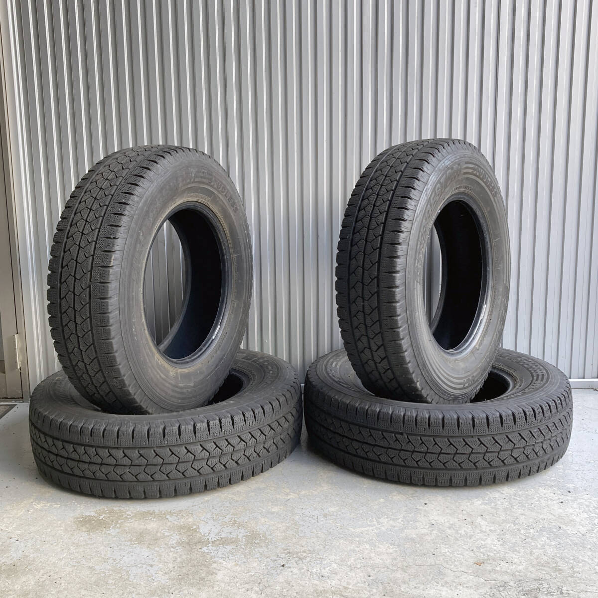 ブリヂストン ブリザック VL1 15インチ スタッドレス 冬タイヤ 195/80R15 【4本セット】拍卖