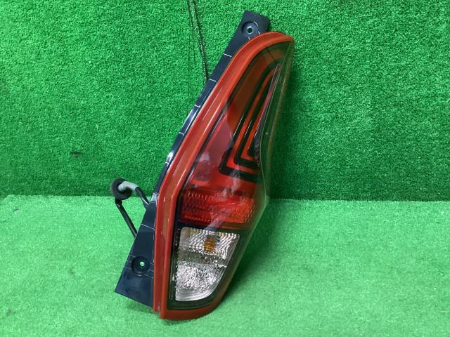 デイズ 5BA-B43W 右テールランプ X P26 26550-7MA0A拍卖