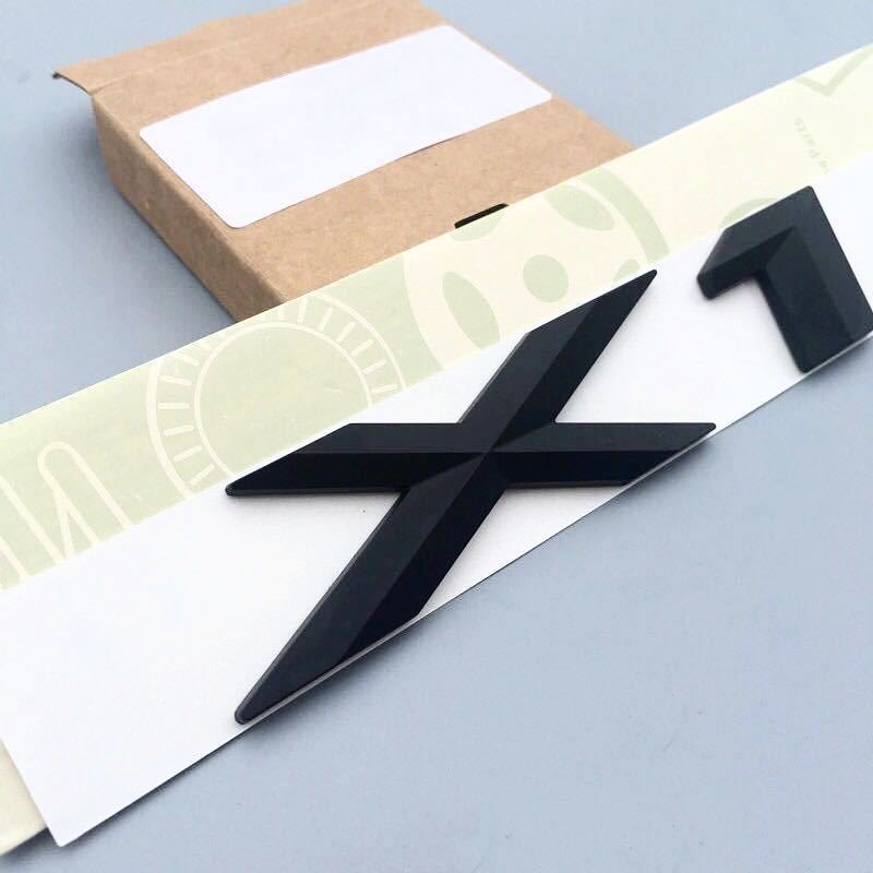 BMW 【X1】 エンブレム ブラック E84 F48 E87 F20等 リアエンブレム 純正サイズ同等 立体 3D ドレスアップYWQ813拍卖