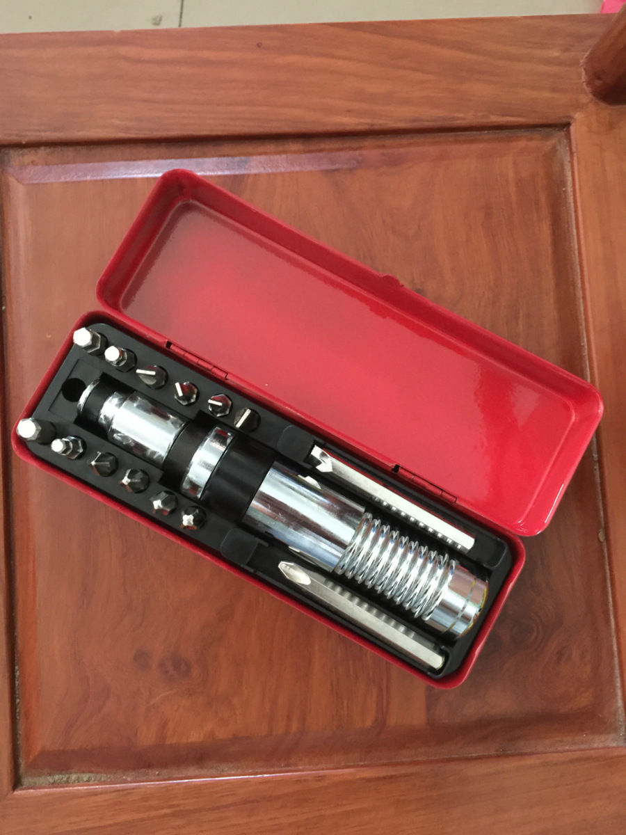 固着したボルトの取り外しに! ショック ドライバー セット メタルケース入り インパクト ドライバー YLH276拍卖