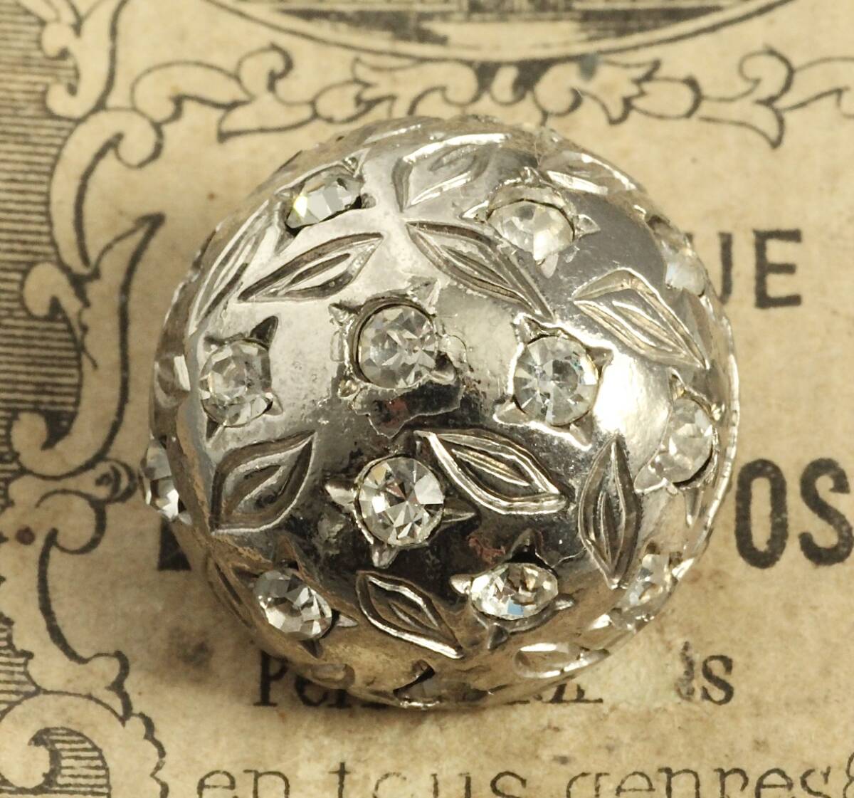 即決 メタルボタン 1個 φ20mm ガラスストーン リーフモチーフ ハンドメイドパーツ フランス輸入拍卖