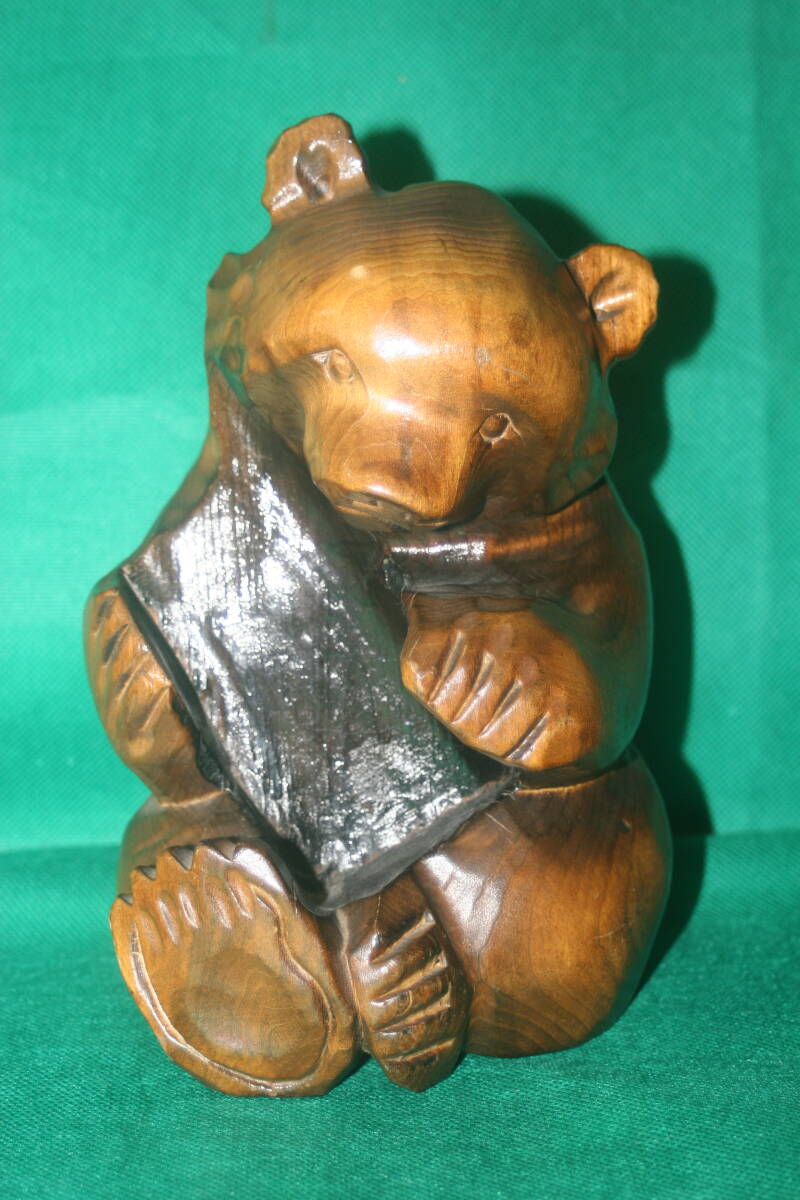 木彫り 熊 置物 ウイスキー抱き 23.5cm×14cm×14cm 瓶幅5cm拍卖