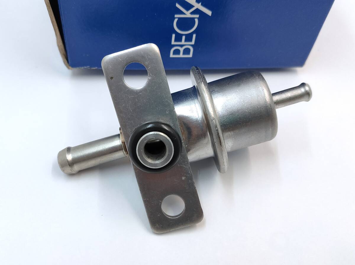 (送料込) ボルボ 850 C70 S70 V70 用フューエルインジェクションプレッシャーレギュレーター 【新品】拍卖