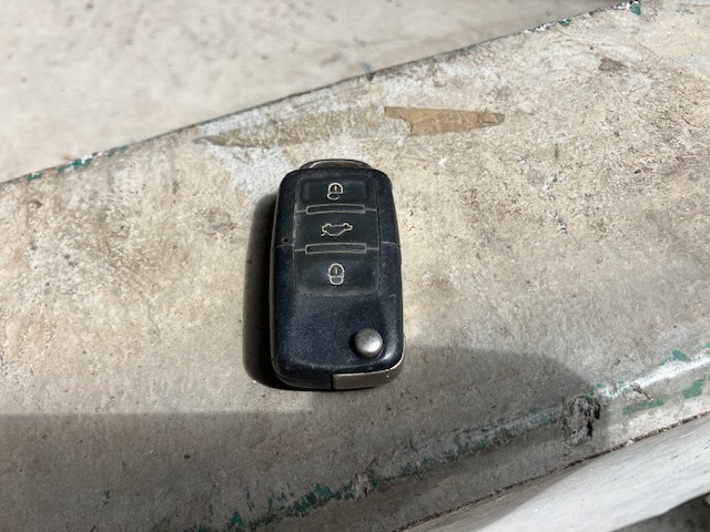 VWニュービートル★後期純正ジャックナイフキー★キーレス鍵カギ★リモコンキー②★検9C系 9CAZJ9CAQY9CBFS9CAWU9CAXJ1YAZJ★部品取り車拍卖