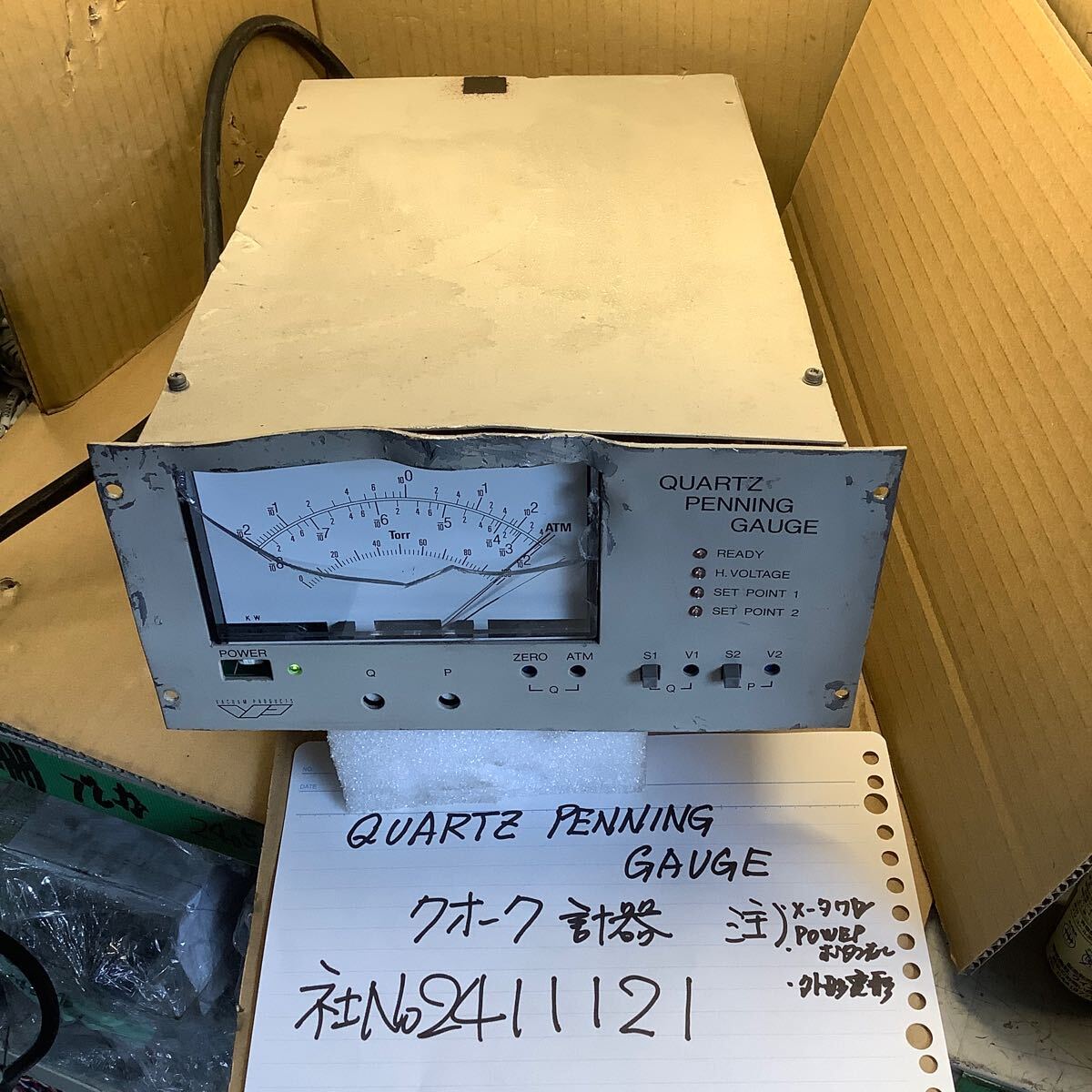 バキュームプロダクツ(株)製クォーク計器「QUARTZ PENNING GAUGE」中古品現状渡し品です。注意)メータ−カバーワレ、ケース変形、拍卖