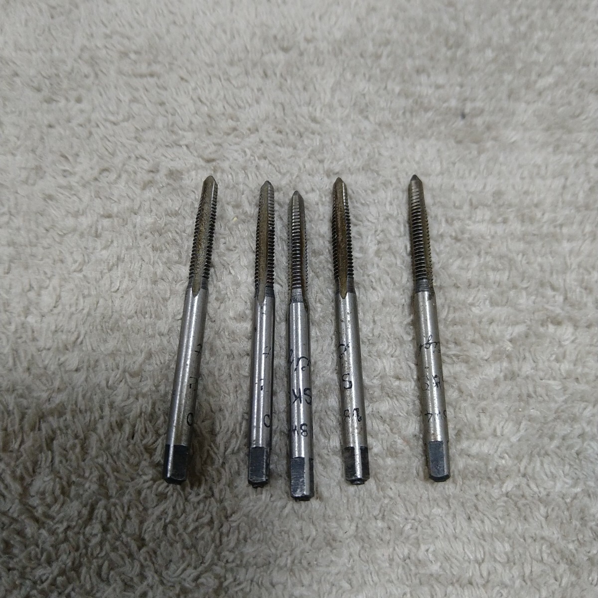 ジャンク品/長期保管品/中古品/Light/ライト精機/ハンドタップ/SKS2・1/8W40(ウィット)全長約49mm軸径約2.9mm/四角/5本セット拍卖