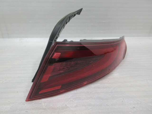アルファロメオ ジュリア 952 純正 右 テールランプ拍卖