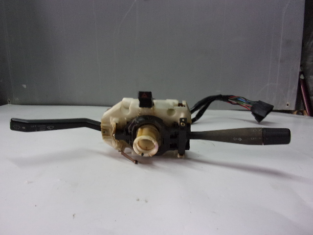 【2657】昭和63年式 ミニキャブトラック U15T  コンビネーションスイッチ ディマースイッチ棚A2-75拍卖