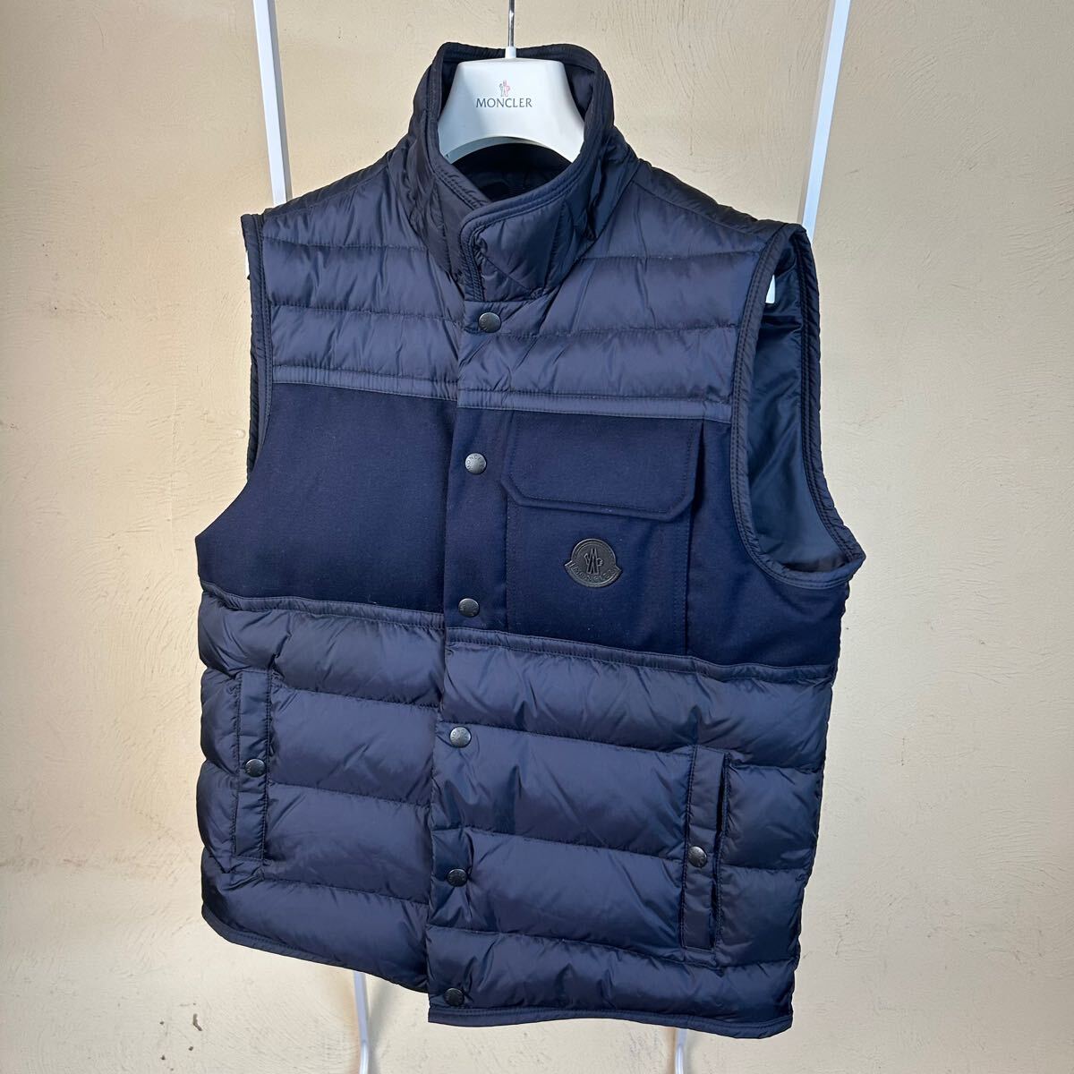 【美品】MONCLER モンクレール ダウンベストLEONARD ジレ ネイビー1拍卖