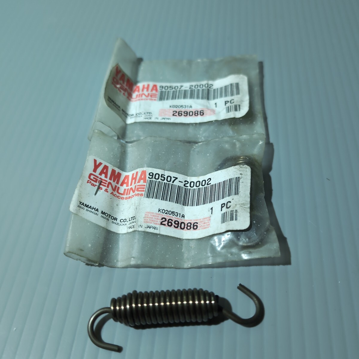 c998  ヤマハ純正 90507-20002 リアブレーキシュースプリング 2個セット 未使用 送料込み XJ400D SR400/500拍卖
