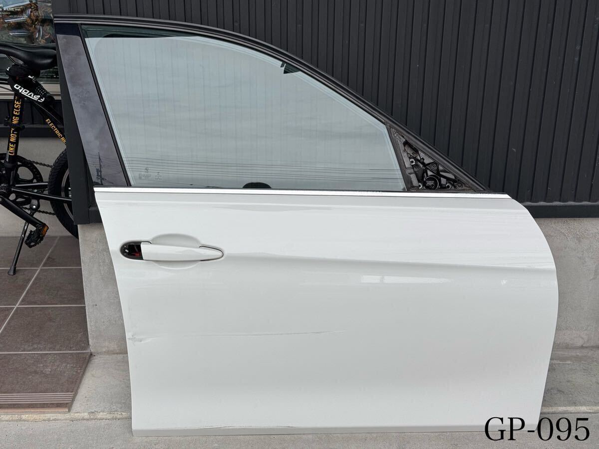 094【BMW 3シリーズ】 右フロントドア 320dラグジュアリー外し LDAー8C20 ホワイト ※佐川急便発送着払い拍卖