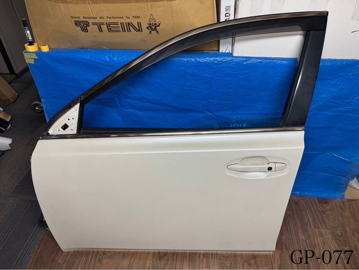 077【スバル:レガシィ】左フロントドア パール系 ※佐川急便発送着払い拍卖