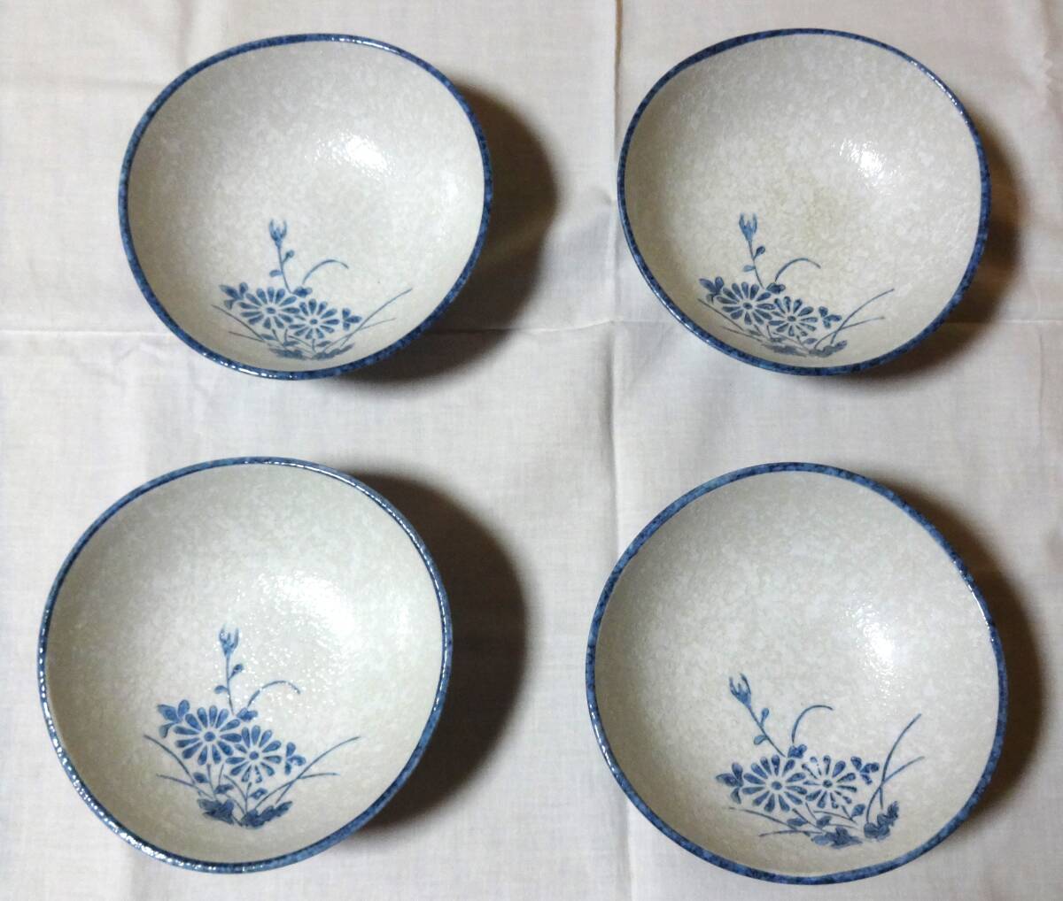 未使用に近い!総菜入れ(そうめん・刺身・煮物入れに)中鉢4個拍卖