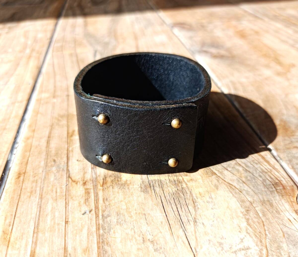 送料無料♪NL ニール レザーバングル ブレスレット 本革×真鍮 ブラス ブラック 黒 全長22.5㎝ 幅3㎝ メンズ拍卖