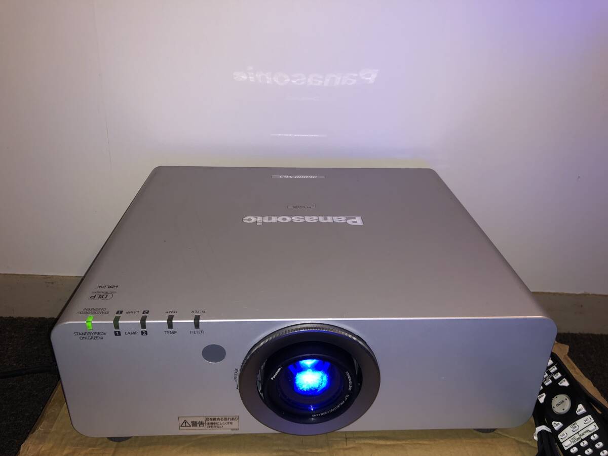PANASONIC PT-D6000S ★6500ルーメン HDMI対応可能 投影サイズ50-600型 ランプ使用各1時間拍卖