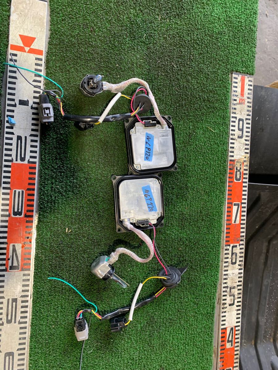 トレジア DBA-NCP120X デンソー 031100-0520 85967-52040 バラスト HID 左右拍卖