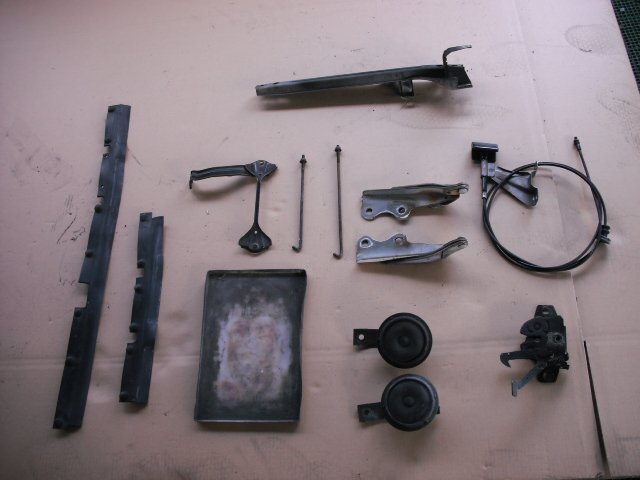 『B240』Y31,VG20,セドリック,,ハードトップ,グランツーリスモ,ボンネット ロックワイヤー ヒンジ ホーン バッテリーステー,922z拍卖