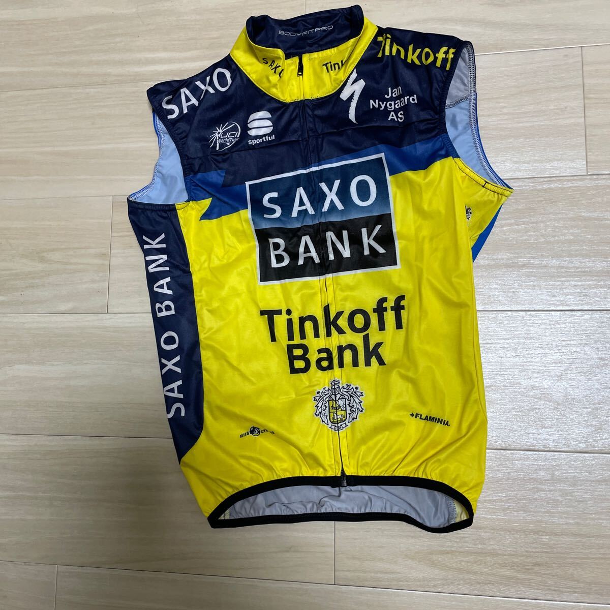 プロ サイクルチーム Tinkoff ウインドブレーカー ベスト サイズM sportful拍卖
