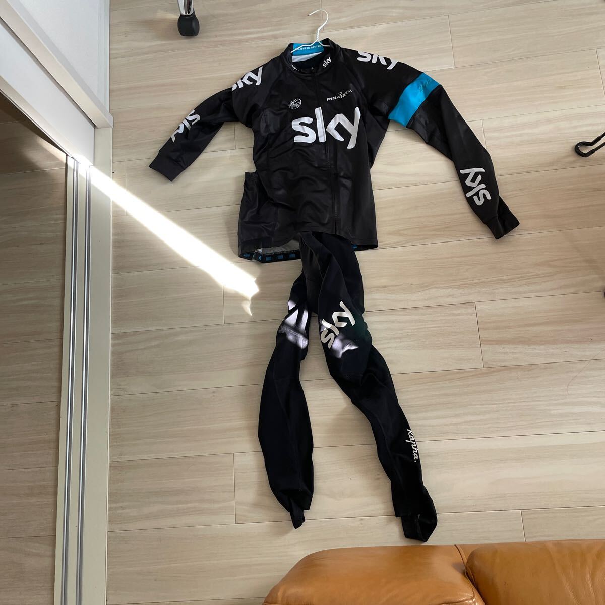 希少 ラファ製 プロサイクルチーム sky スカイ 長袖ジャージ ロングビブパンツ セット サイズ ジャージ M パンツ S拍卖