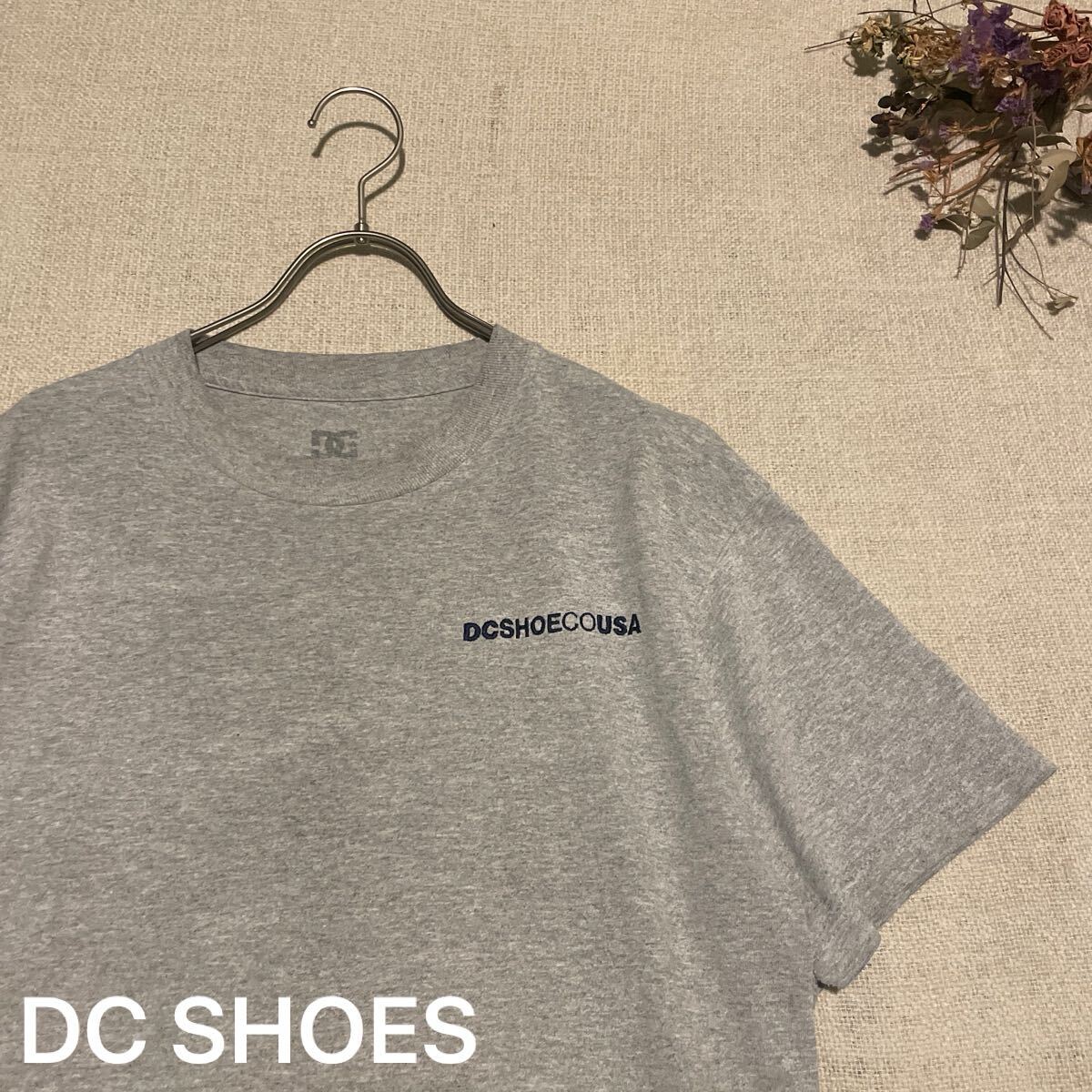 DCシューズ  Tシャツ 半袖 グレー スケボー トップス ロゴ 刺繍 ディーシーシューズ メンズMサイズ 無地 丸首拍卖