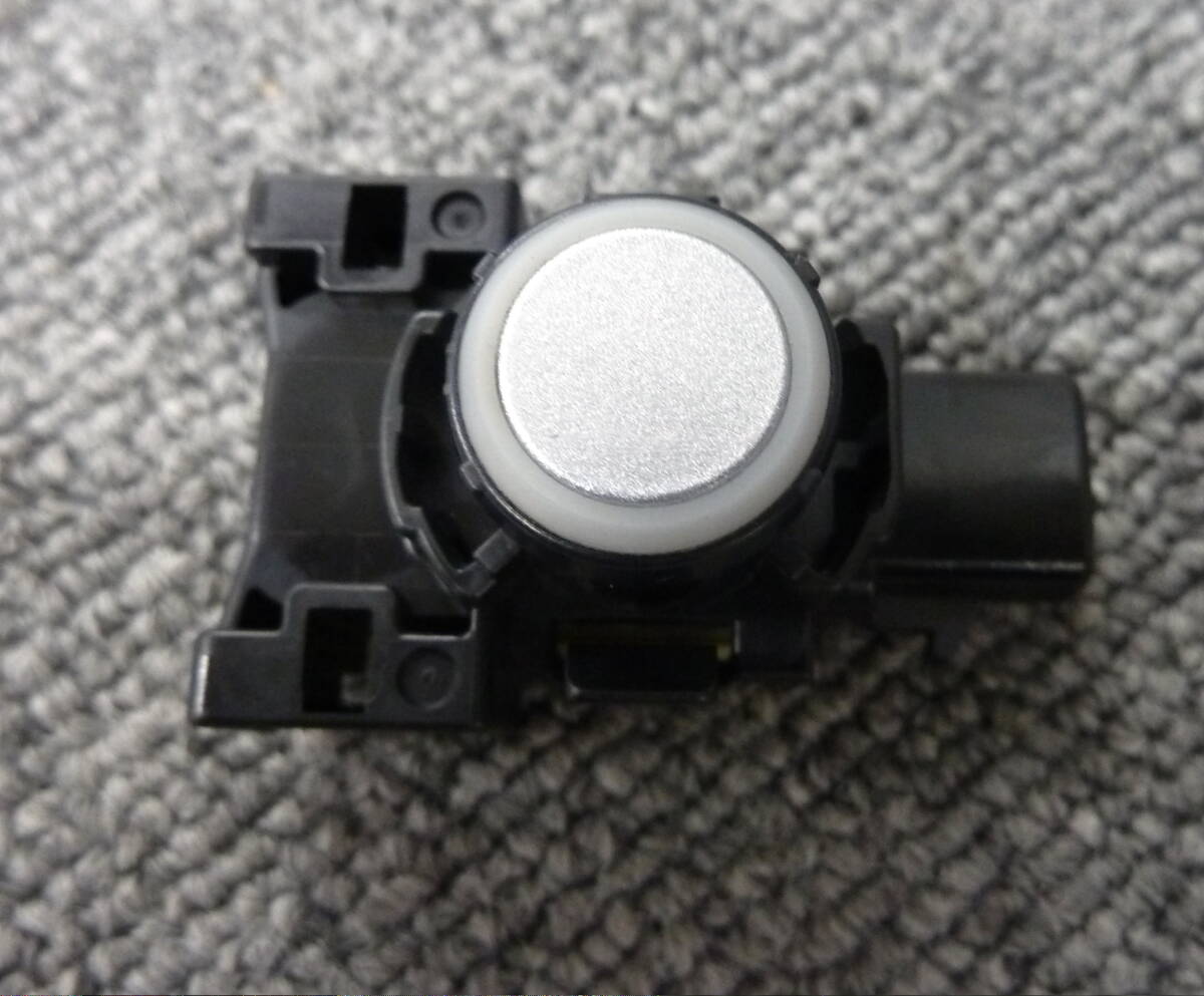 ●●2411-Z26L LA350S LA360S ミライース 純正 ウルトラソニックセンサー ソナー 89341-B2020-B0 ブライトシルバーメタリック S28 良品!拍卖