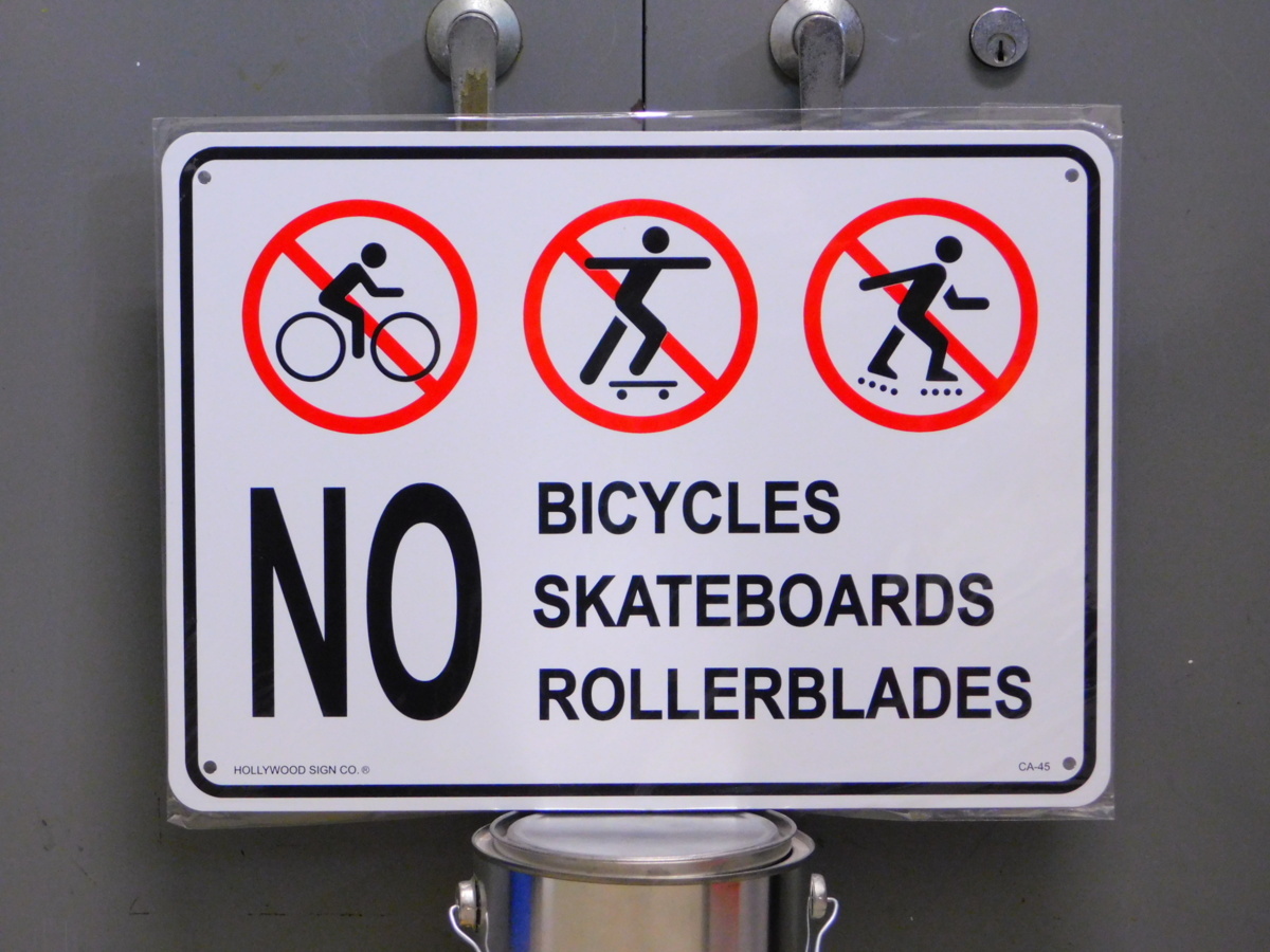 サインプレート CA-45 《自転車・スケボー・ローラーブレード禁止》 アメリカ 看板 ガレージ サインボード拍卖