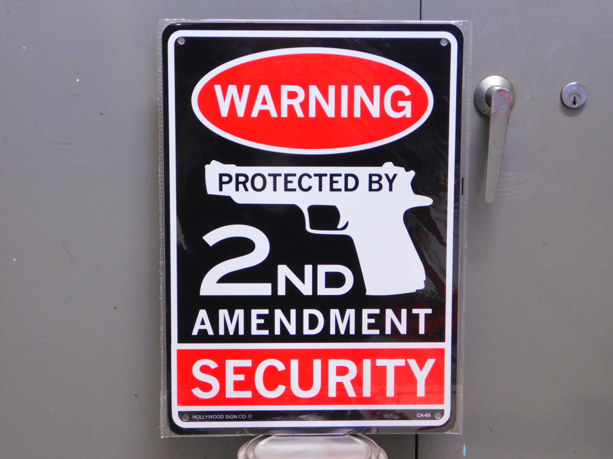 サインプレート CA-69 《銃を保有しています》 WARNING 警告 ガレージ アメリカ 看板 サインボード拍卖