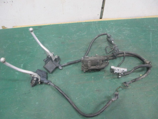 ホンダ フォルツァ JBK-MF10 フロントブレーキキャリパー拍卖